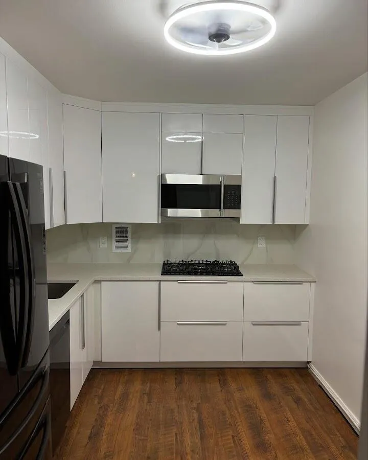 Renovated kitchen with quartz countertops in Lower Southampton